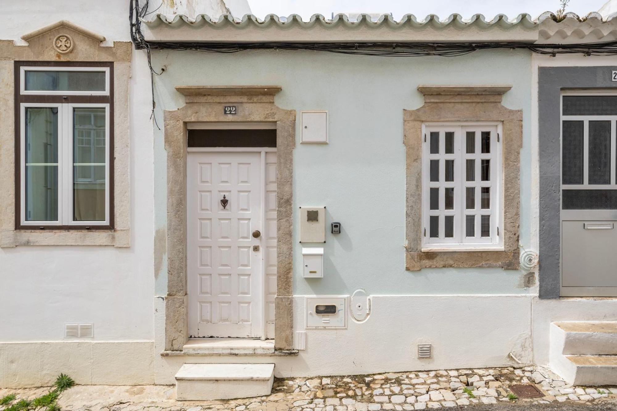 פארו The Central Townhouse מראה חיצוני תמונה